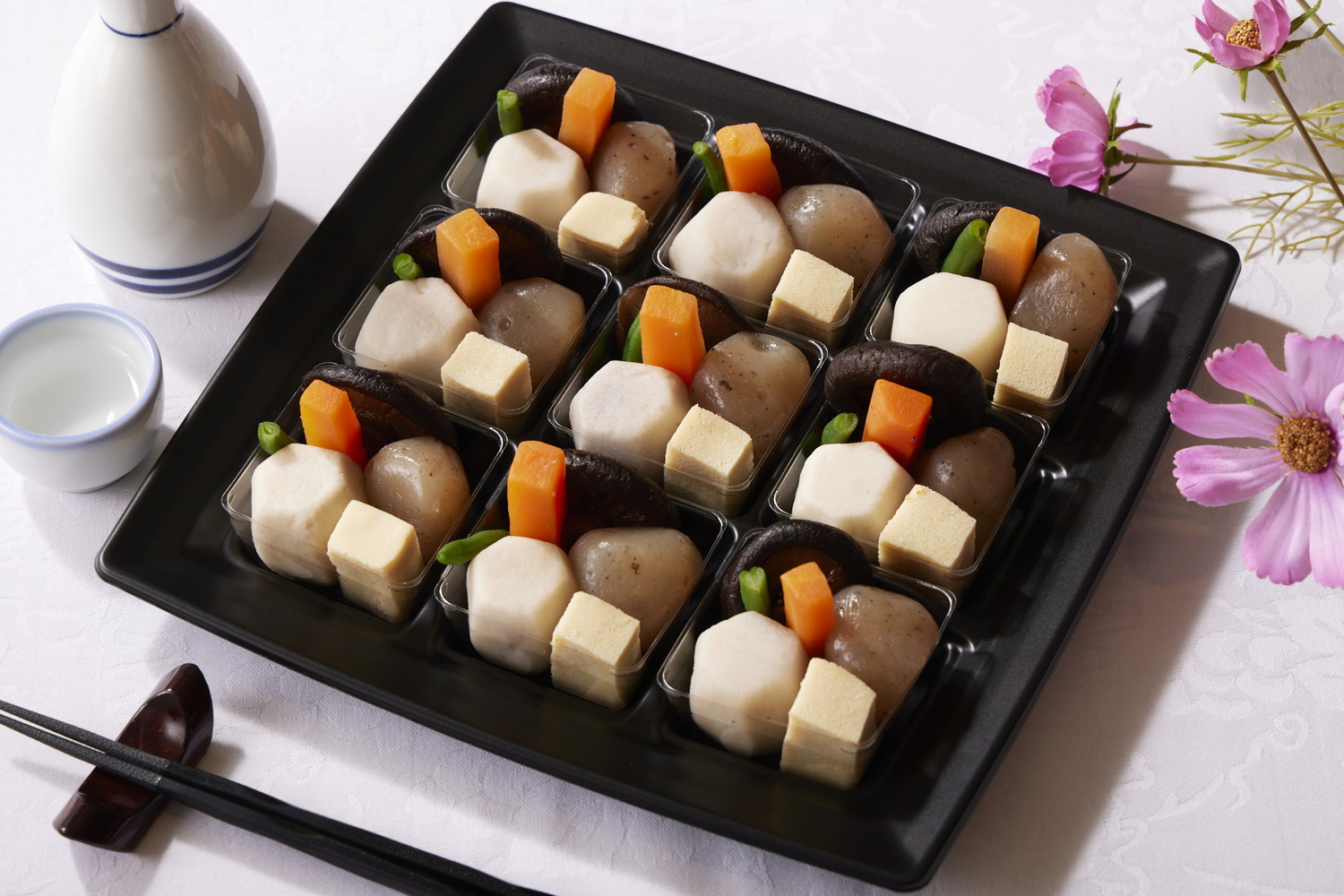 煮物（蒟蒻・椎茸・高野豆腐・人参・隠元）