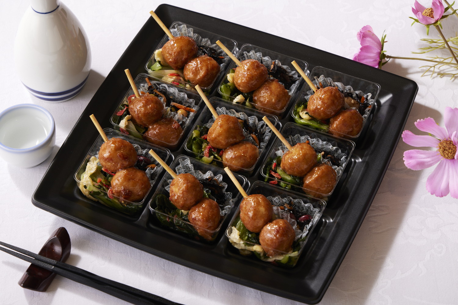 つくね串・小松菜と油揚げのおひたし・桜えび・ひじき煮