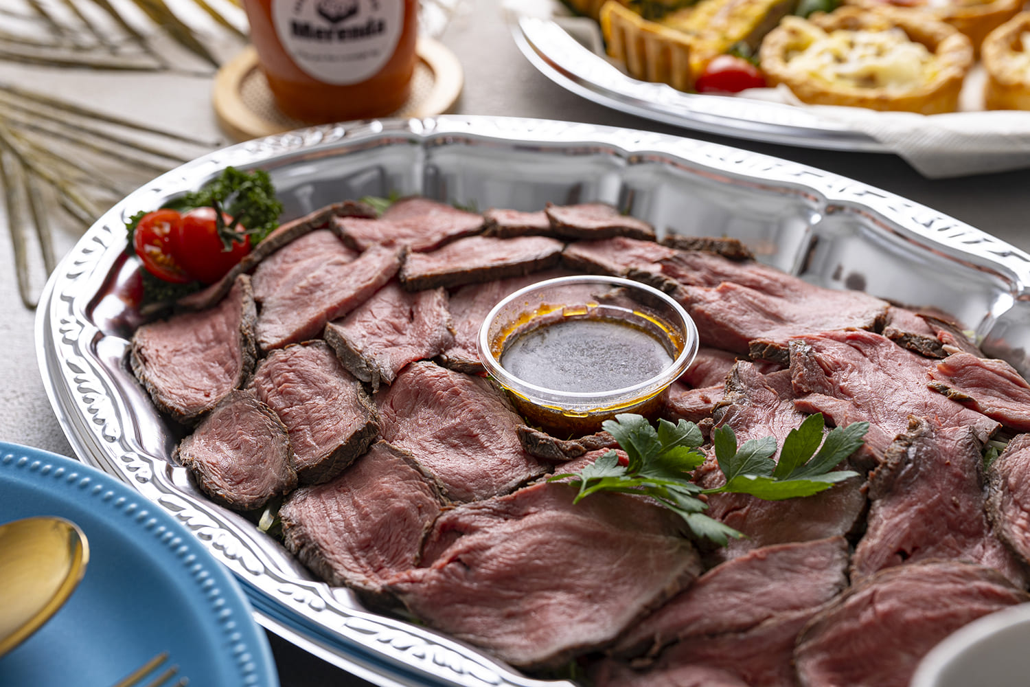 ・自家製ローストビーフ　特製グレイビーソース添え