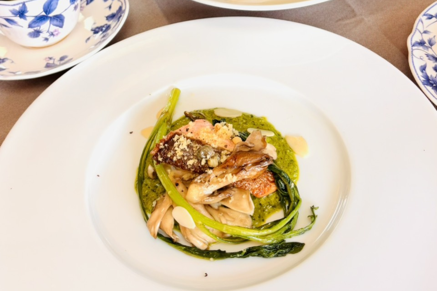 鮮魚のポワレ　緑のブールブランソース