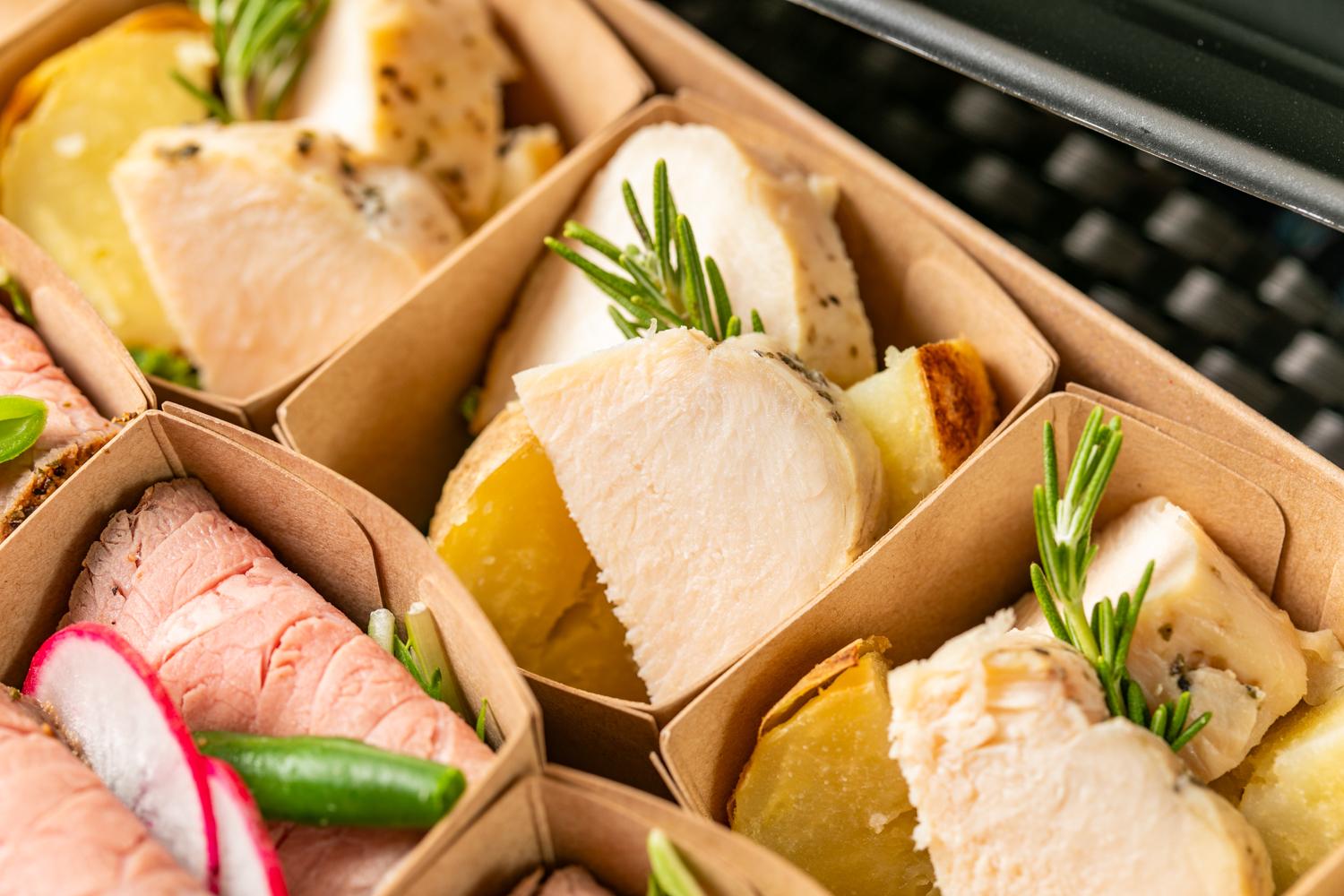 【春の期間限定プラスワン】【お届けのみ】全14品・自家製ローストビーフ・海の幸のパエリア付プラチナムオードブル画像4