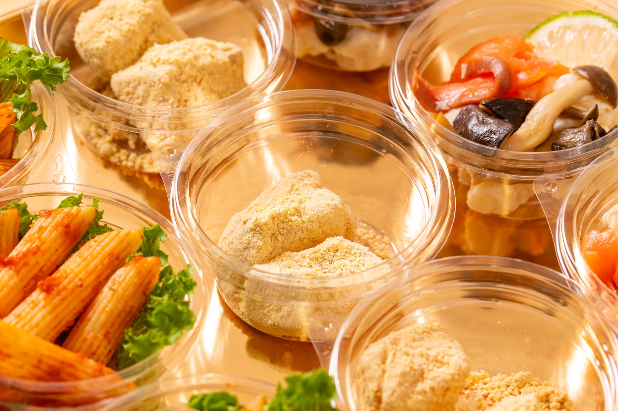 香ばしいきな粉たっぷりのわらび餅