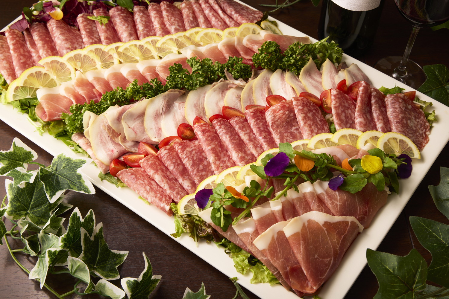 シャルキュトリー盛り合わせ(自家製豚ハム、モルタデッタラ)