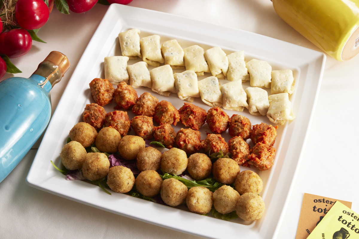 アランチーニ(ライスコロッケ)/ポルペッティーニ(南イタリア風ミートボール)/ほうれん草コストラッキーのチーズのクレープ包み焼き