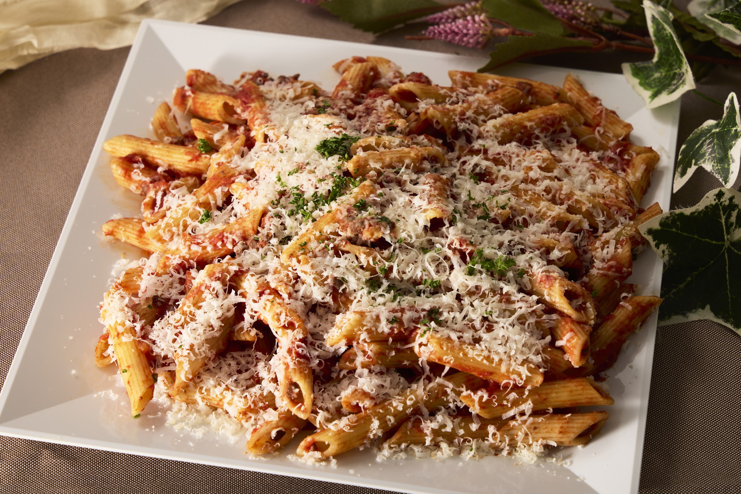 ペンネボロネーゼ たっぷりパルミジャーノをかけて