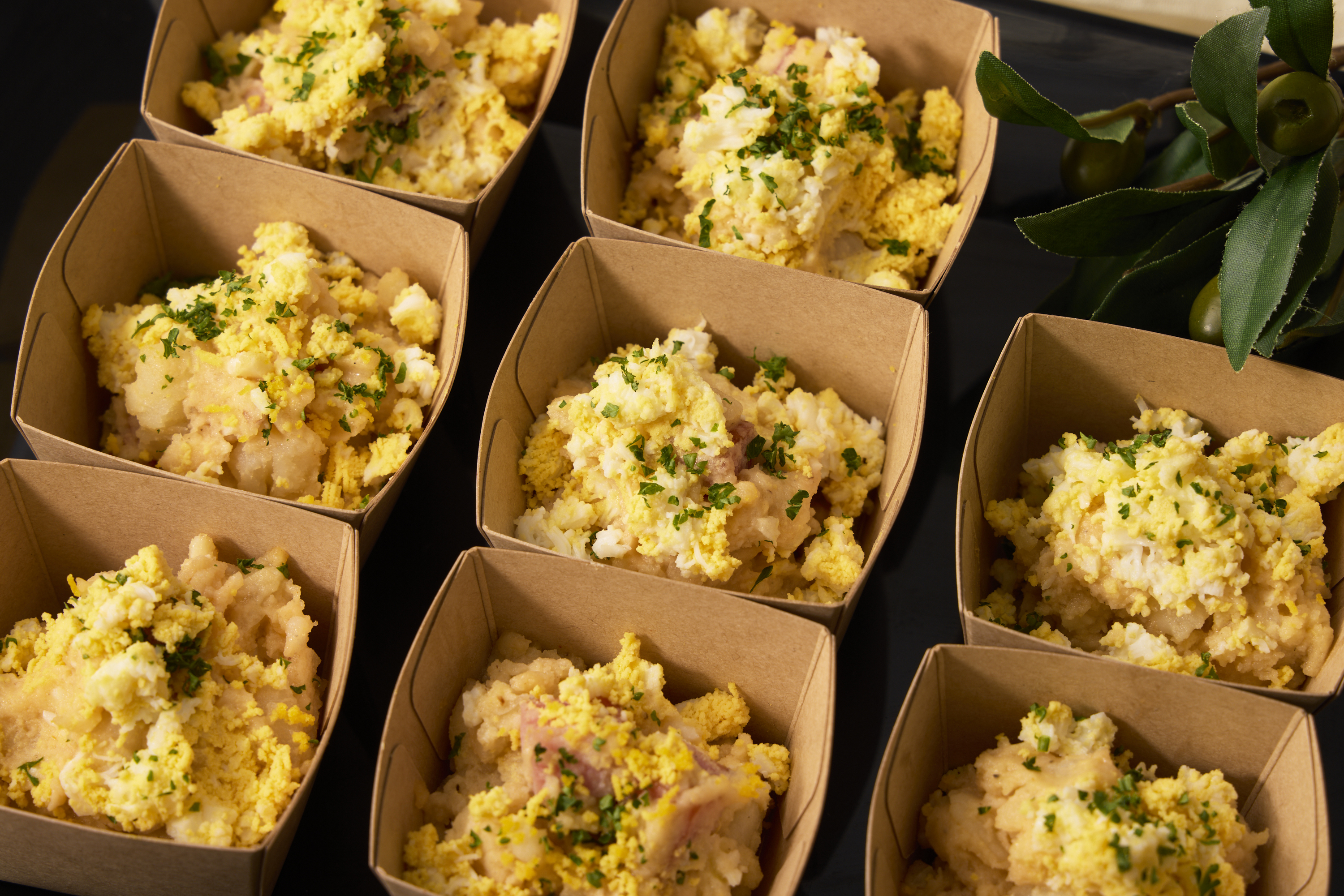 燻製ベーコンのミモザ風ポテトサラダ