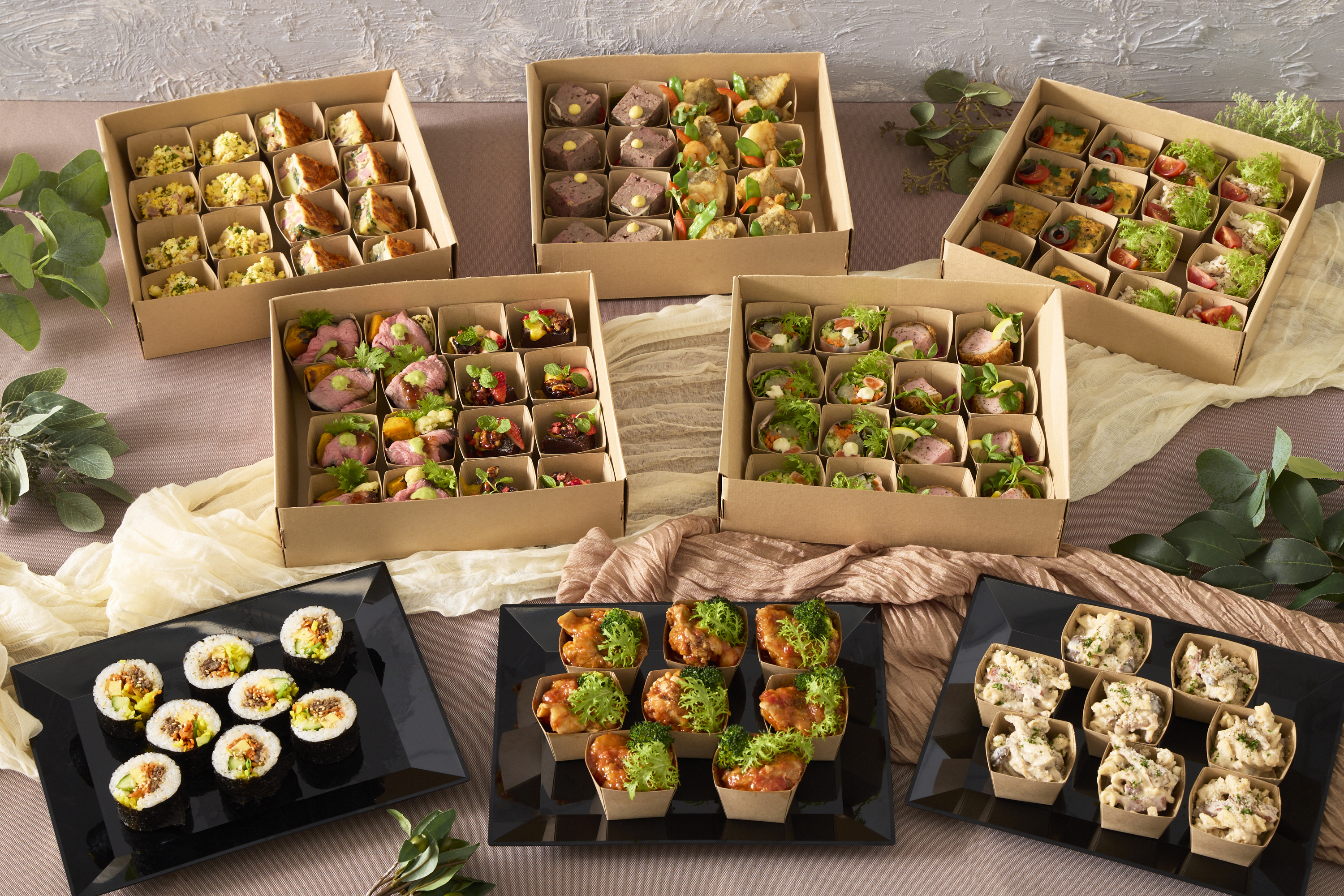 見た目も鮮やかな　13品　プレミアムメニュー