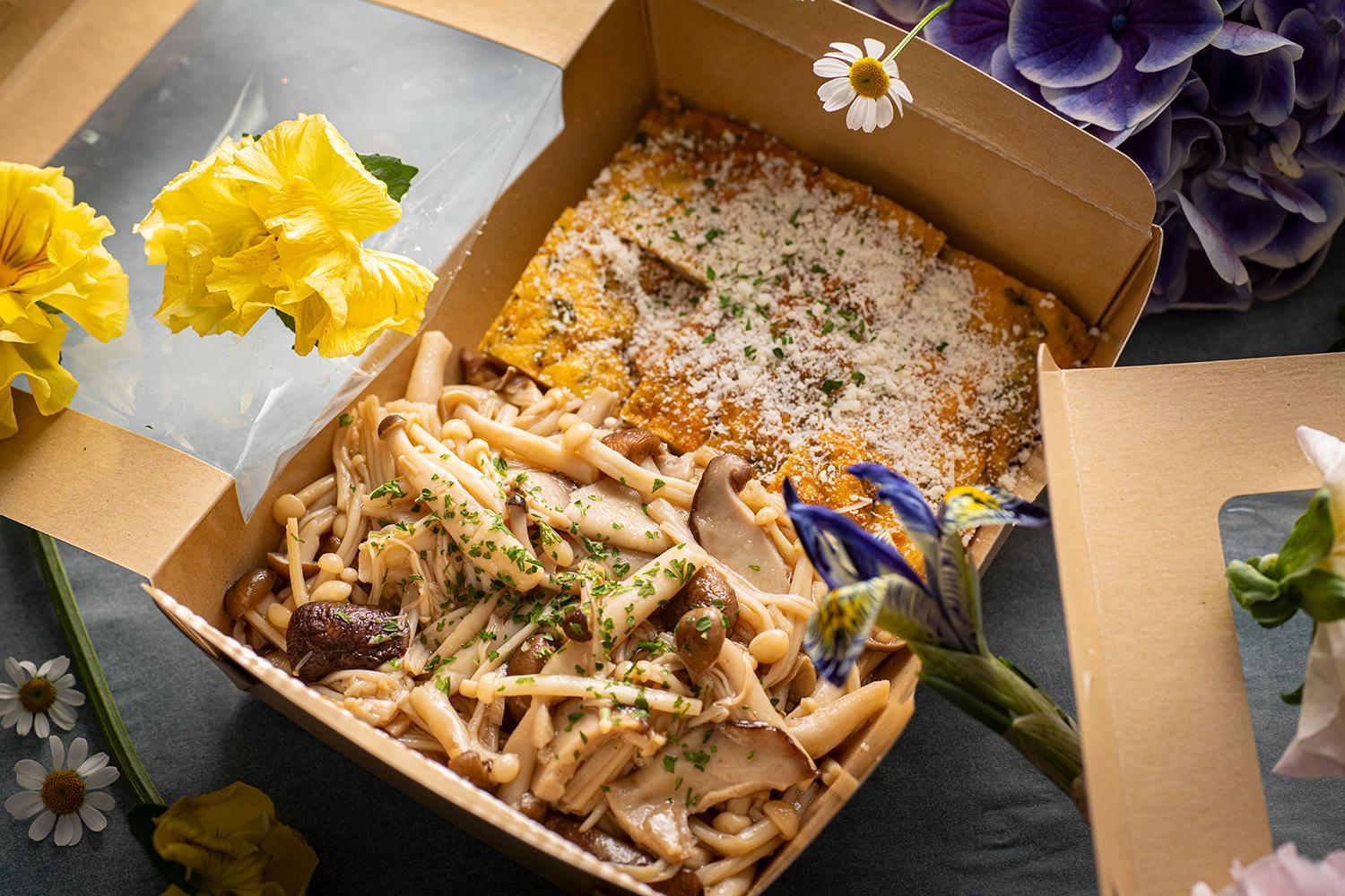 オムレツ・きのこのマリネ