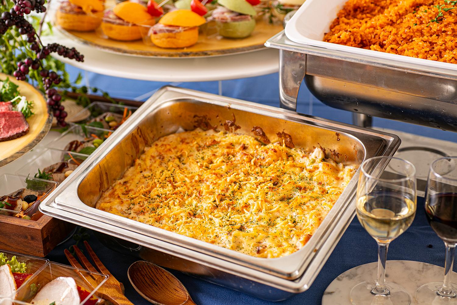 【温製料理】ぺンネと魚介のグラタン