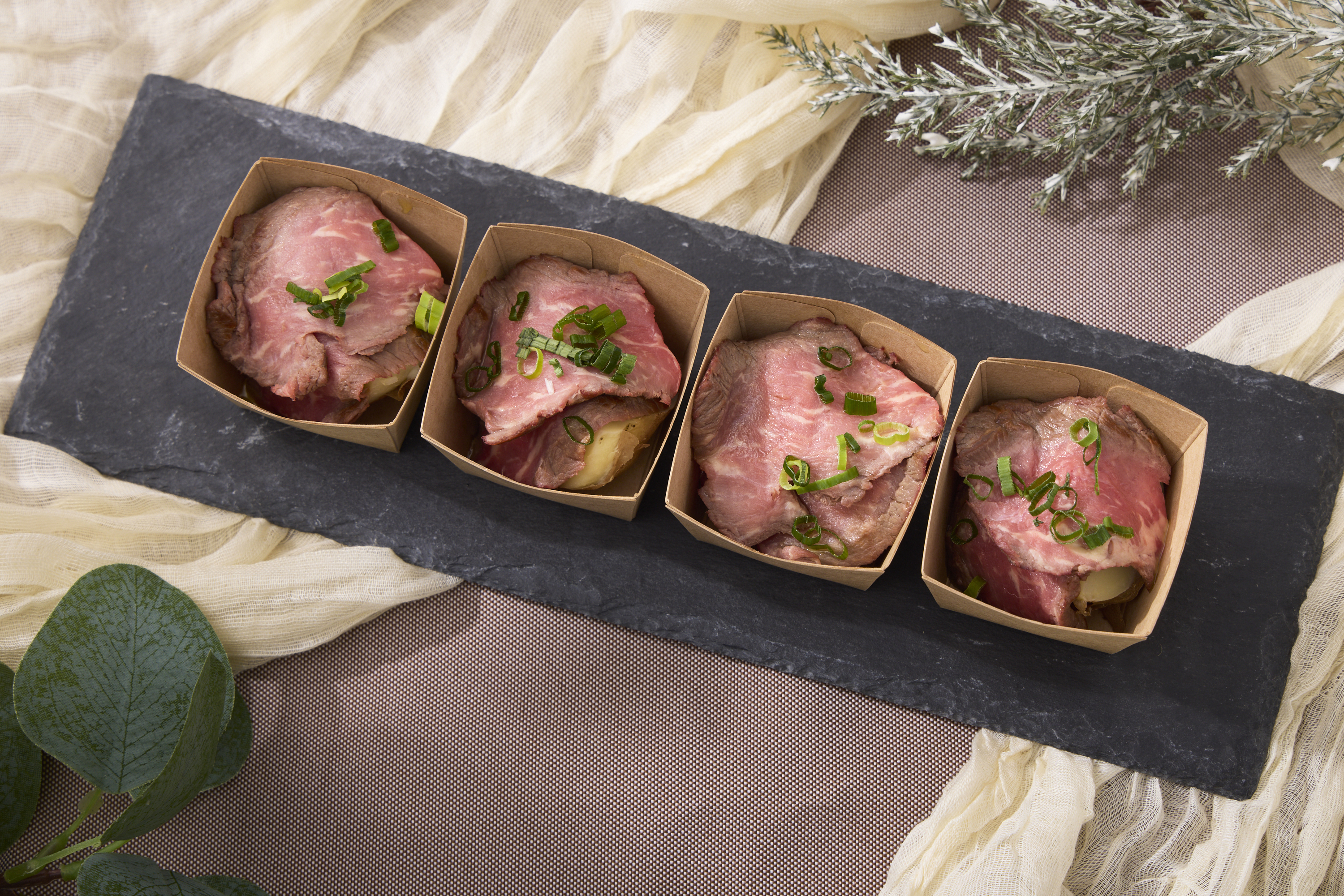 ローストビーフ　トリュフ香るソースで