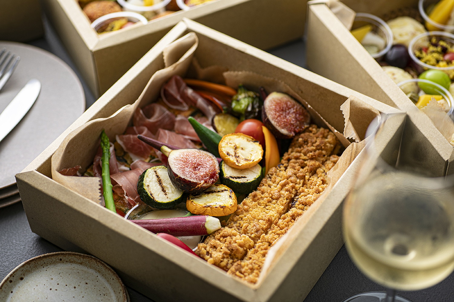 とれたて野菜とフルーツがたっぷり。