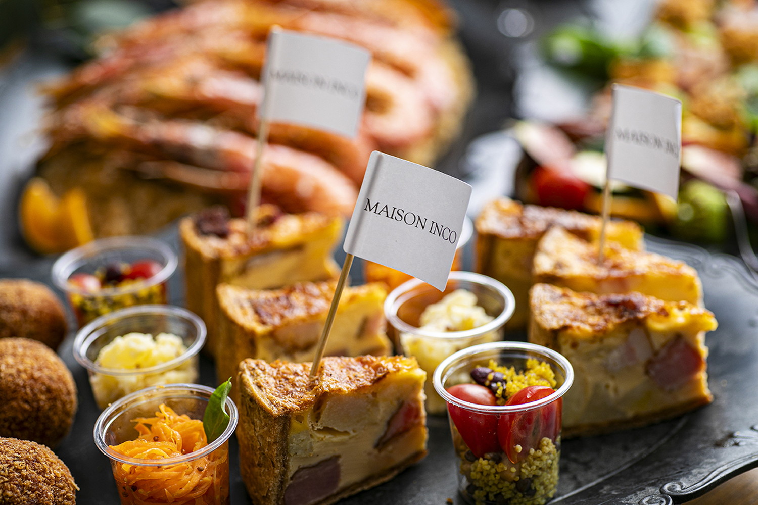 企業様のフラッグをお付けすることも可能です。