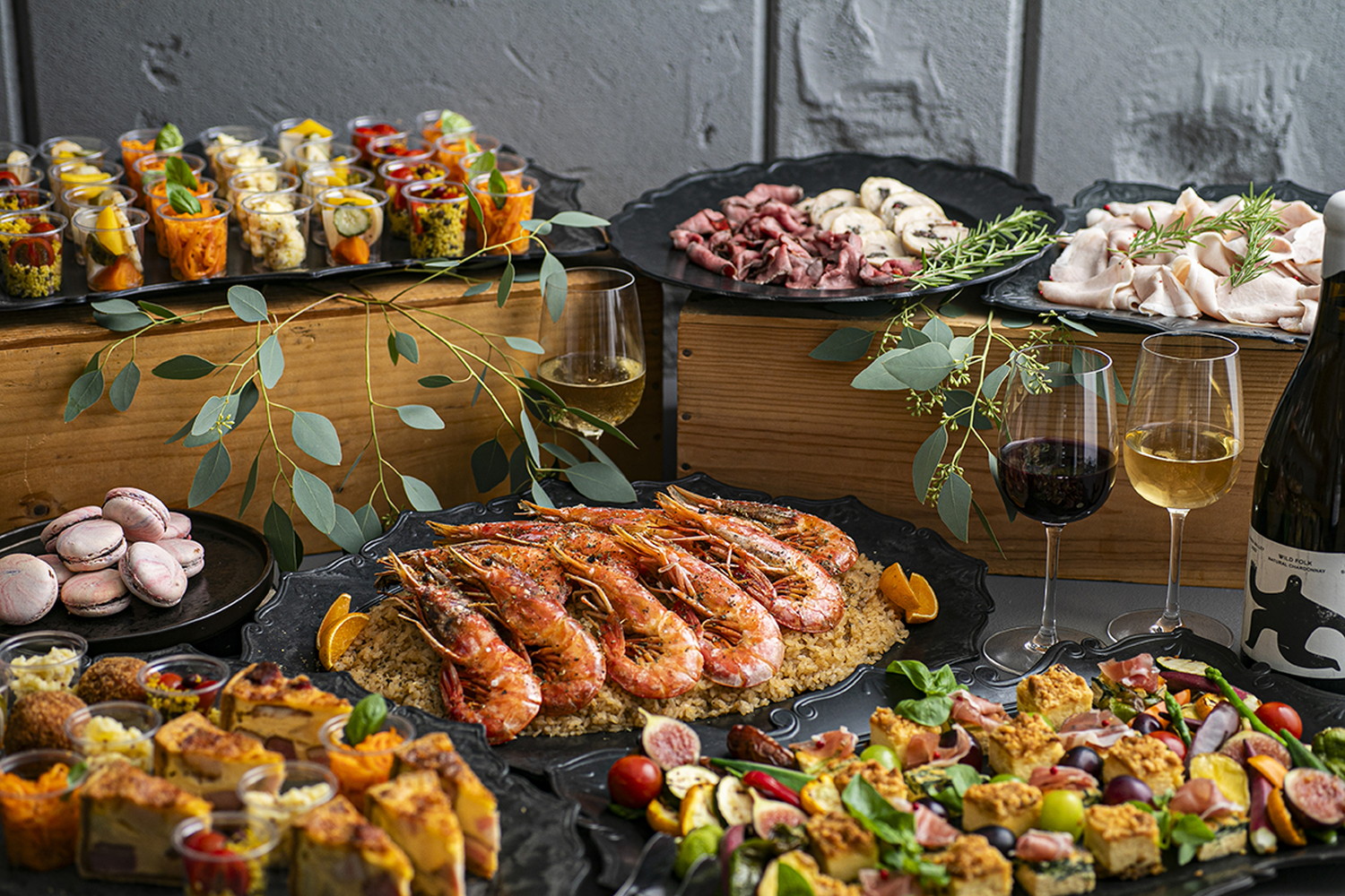 2種類のキッシュに自家製シャルキュトリー3種類が入った豪華メニュー