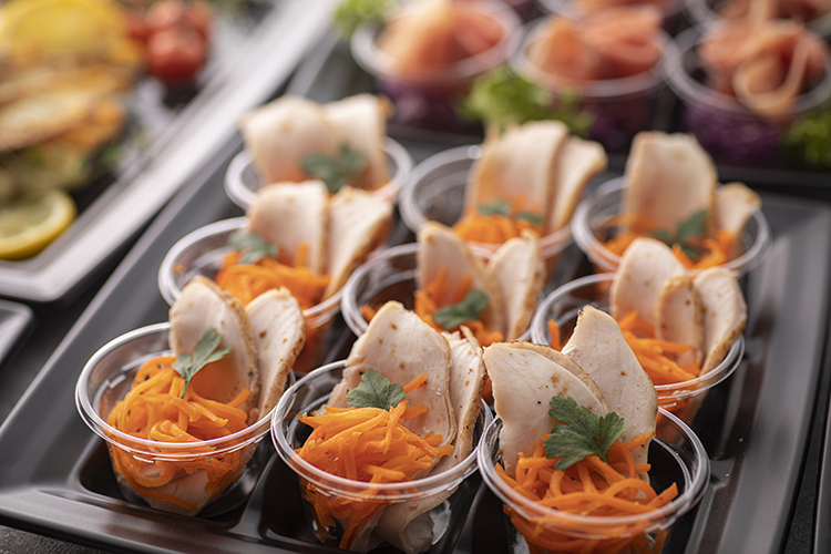 ■ 備中地鶏むね肉の低温調理・キャロットラペ