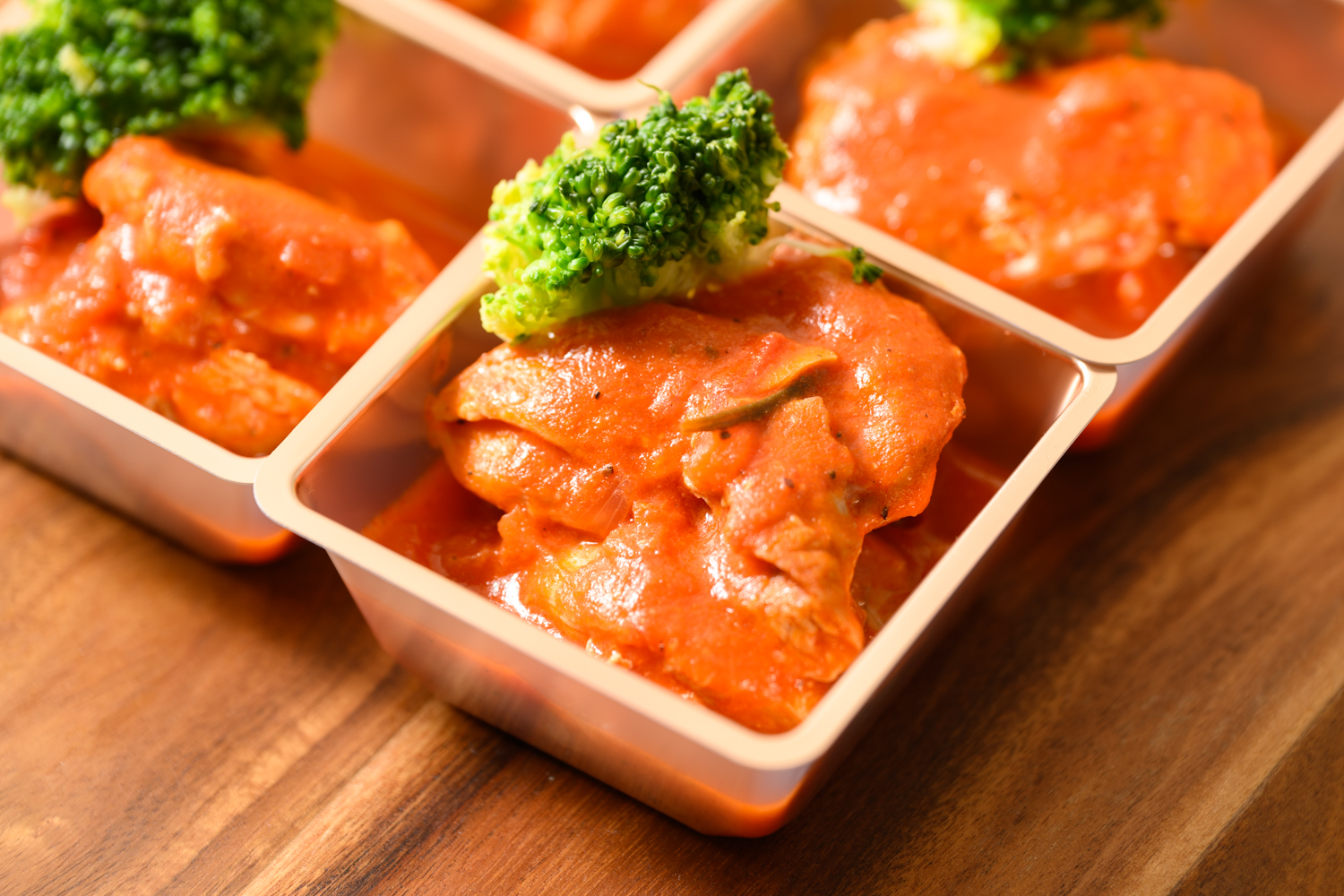 鶏肉の自家製トマトソース煮込み