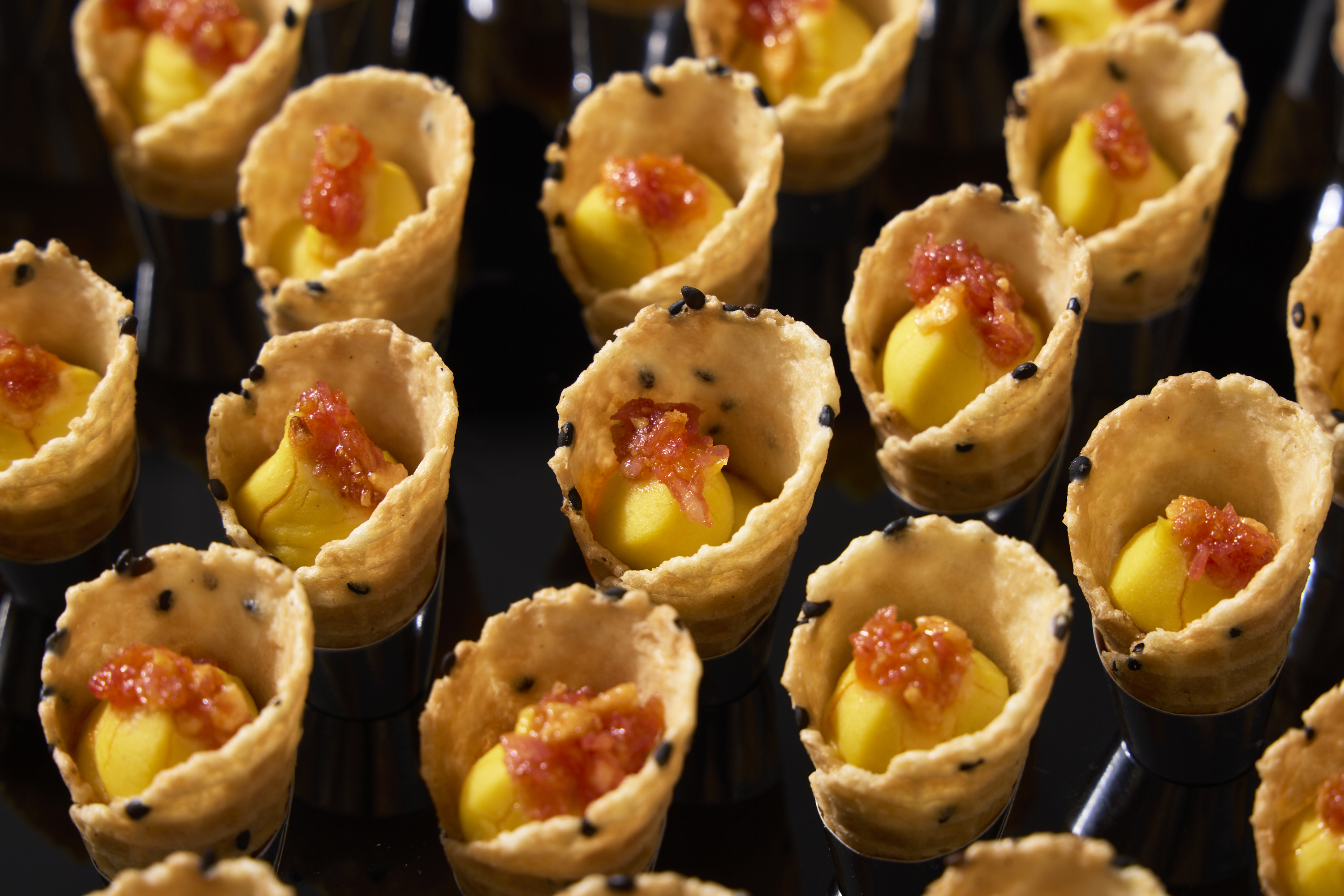 トウモロコシのピュレ　サラミとトリュフ