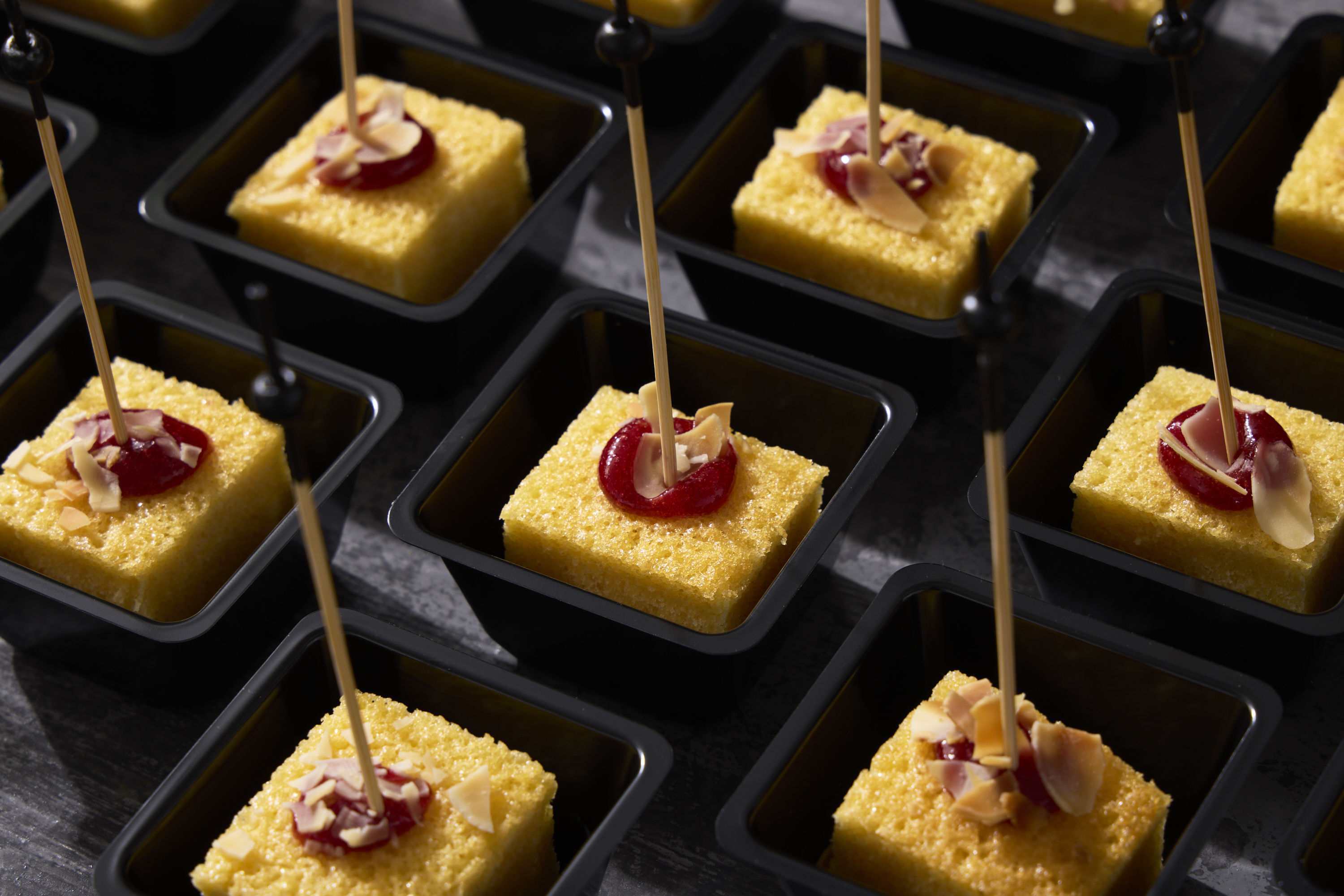 アーモンドガトー　苺のクーリ