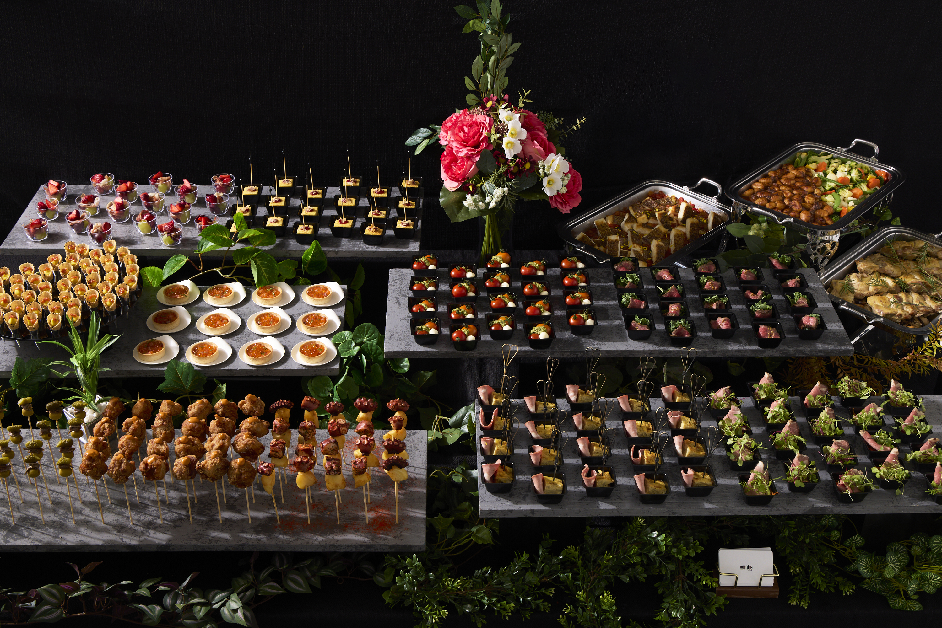 大満足のフィンガーフード中心の13品