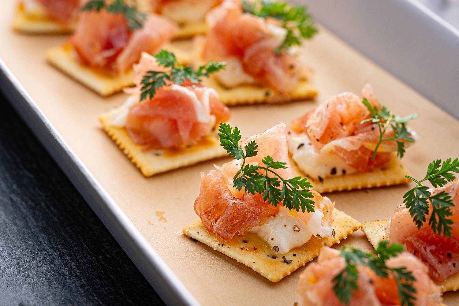 生ハムとチーズのカナッペ