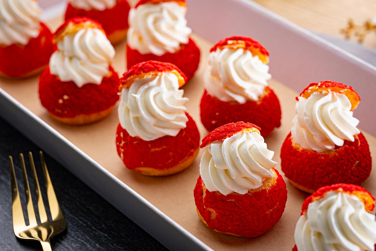 純生クリームとカスタードのツインシュークリーム　gobunnogo監修
