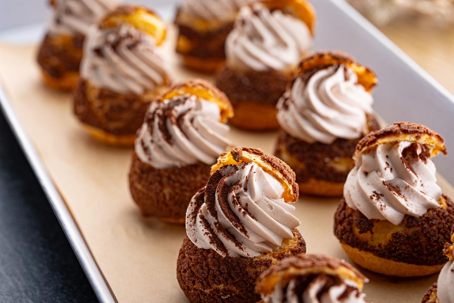 チョコと純生クリームのツインシュークリーム　gobunnogo監修
