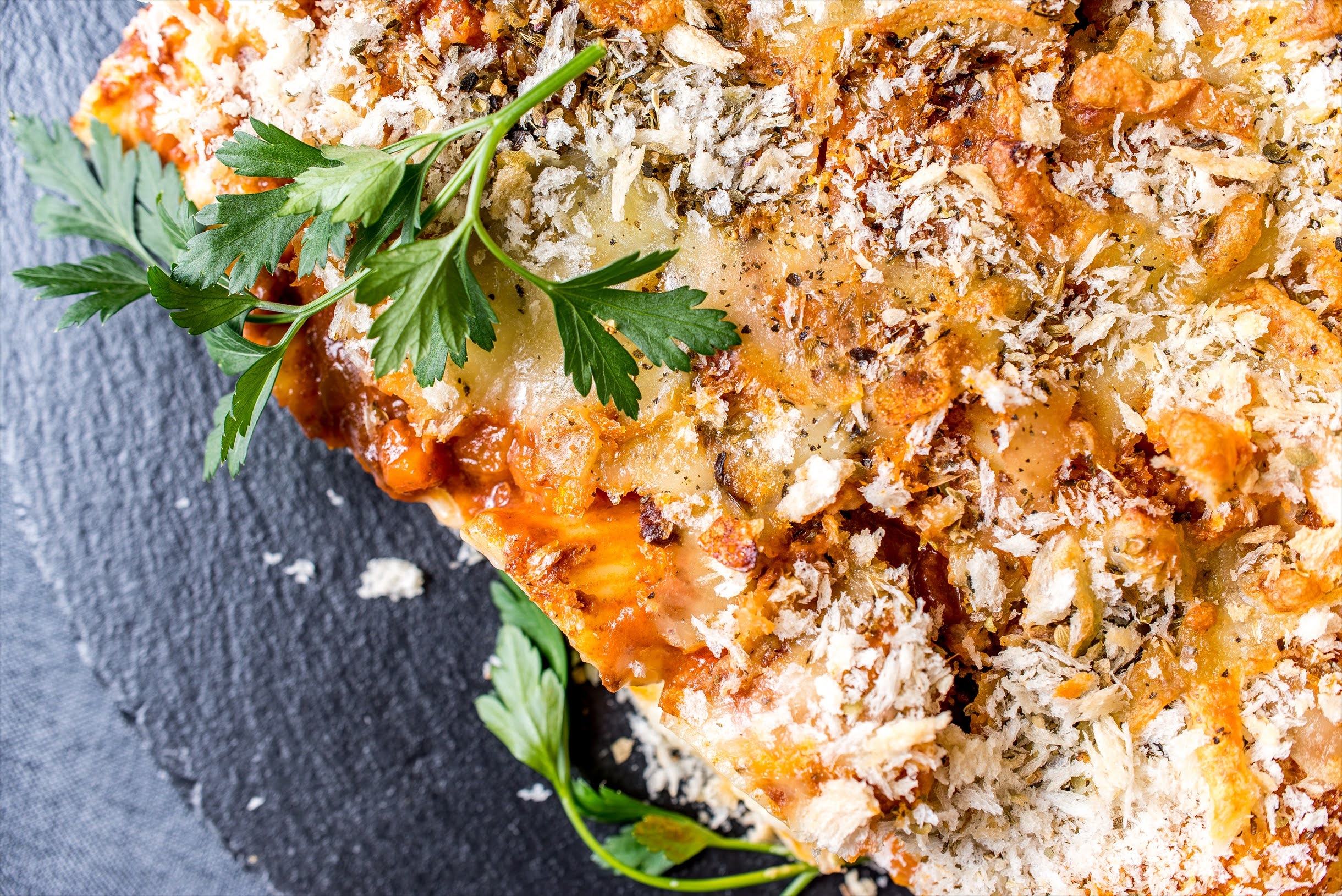 【温】自家製ミートソースのリガトーニの香草焼き
