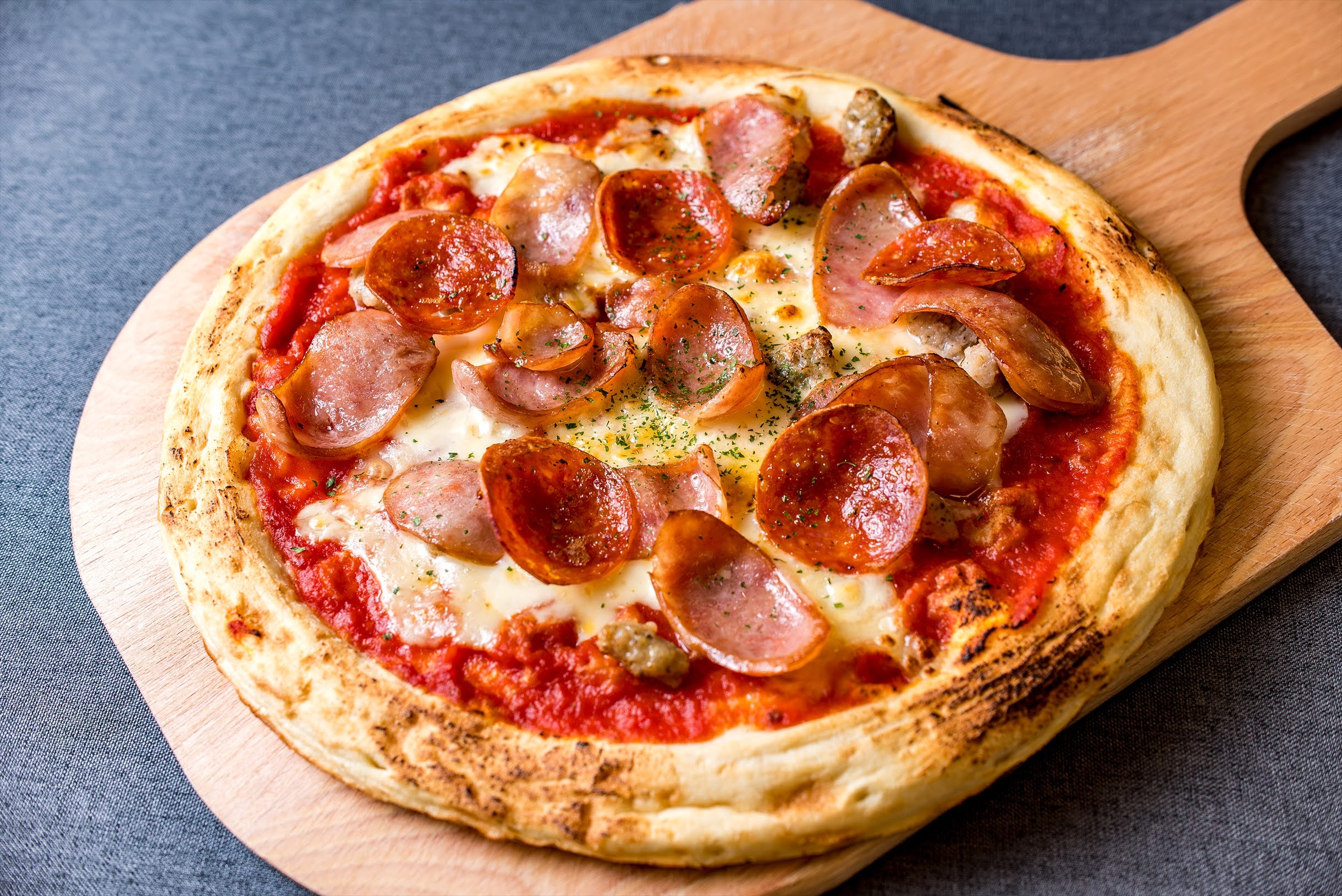 【温】ペパロニとソーセージのミートピザ
