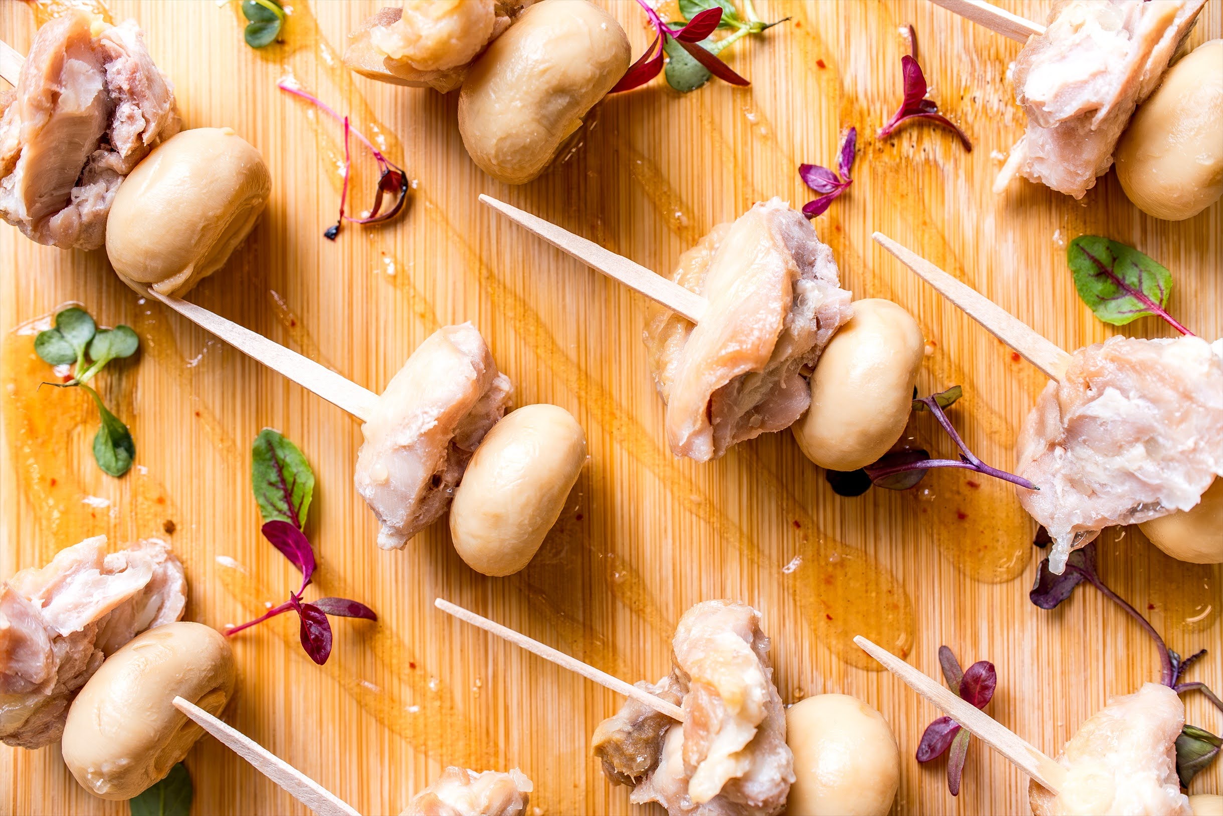 鶏モモとマッシュルームのペペロンチーノ風ピンチョス
