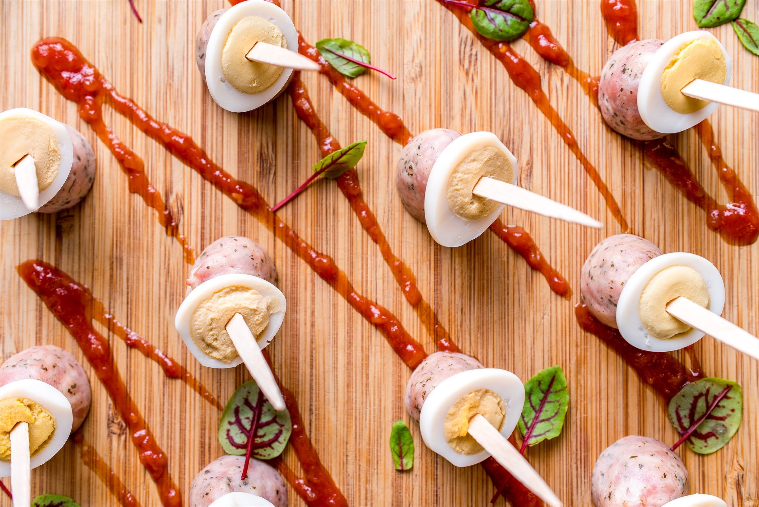 ハーブフランクとウズラ卵のピンチョス
