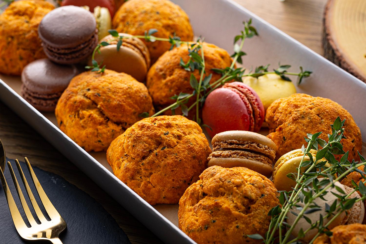 ⑨季節のセイボリースコーン⑩マカロン