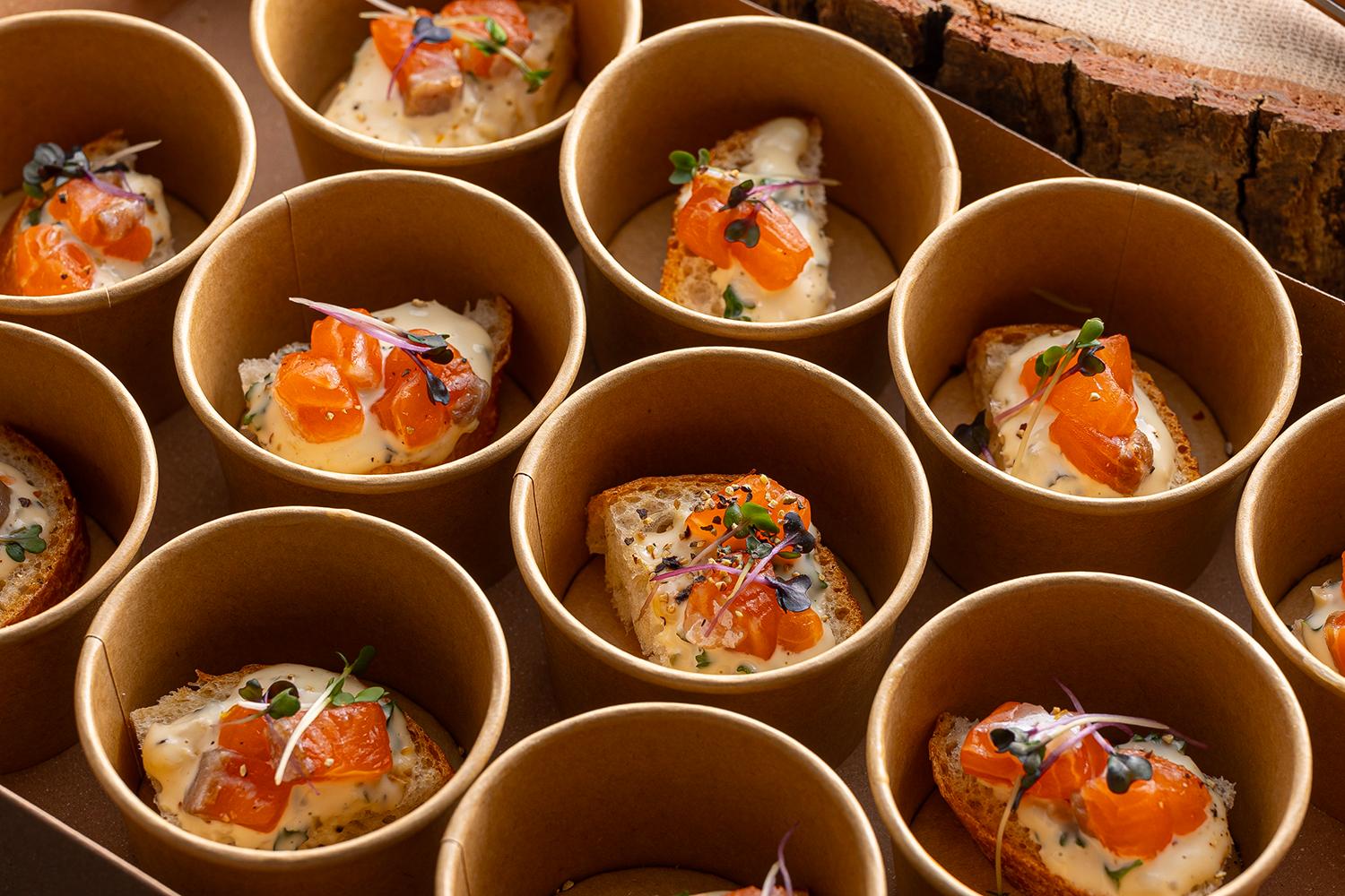 サーモンタルタルのブルスケッタ