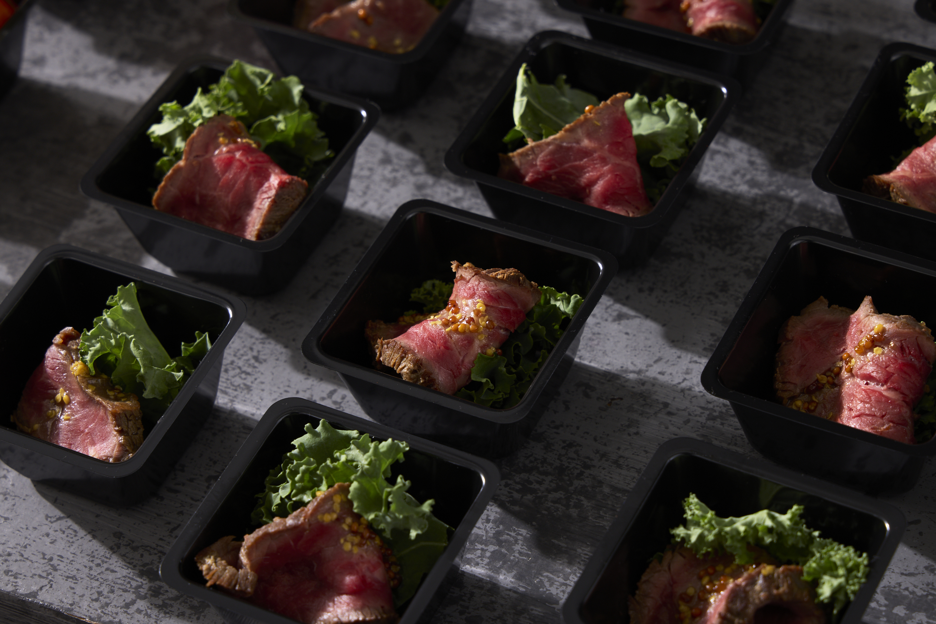 黒毛和牛醤油麹漬けローストビーフ/ケール