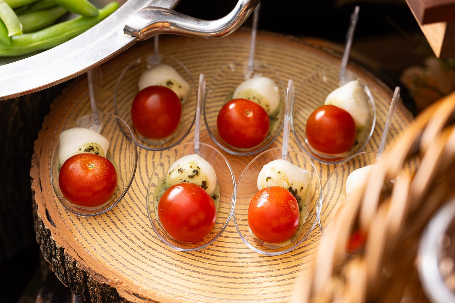 フレッシュトマトとバジルのカプレーゼ