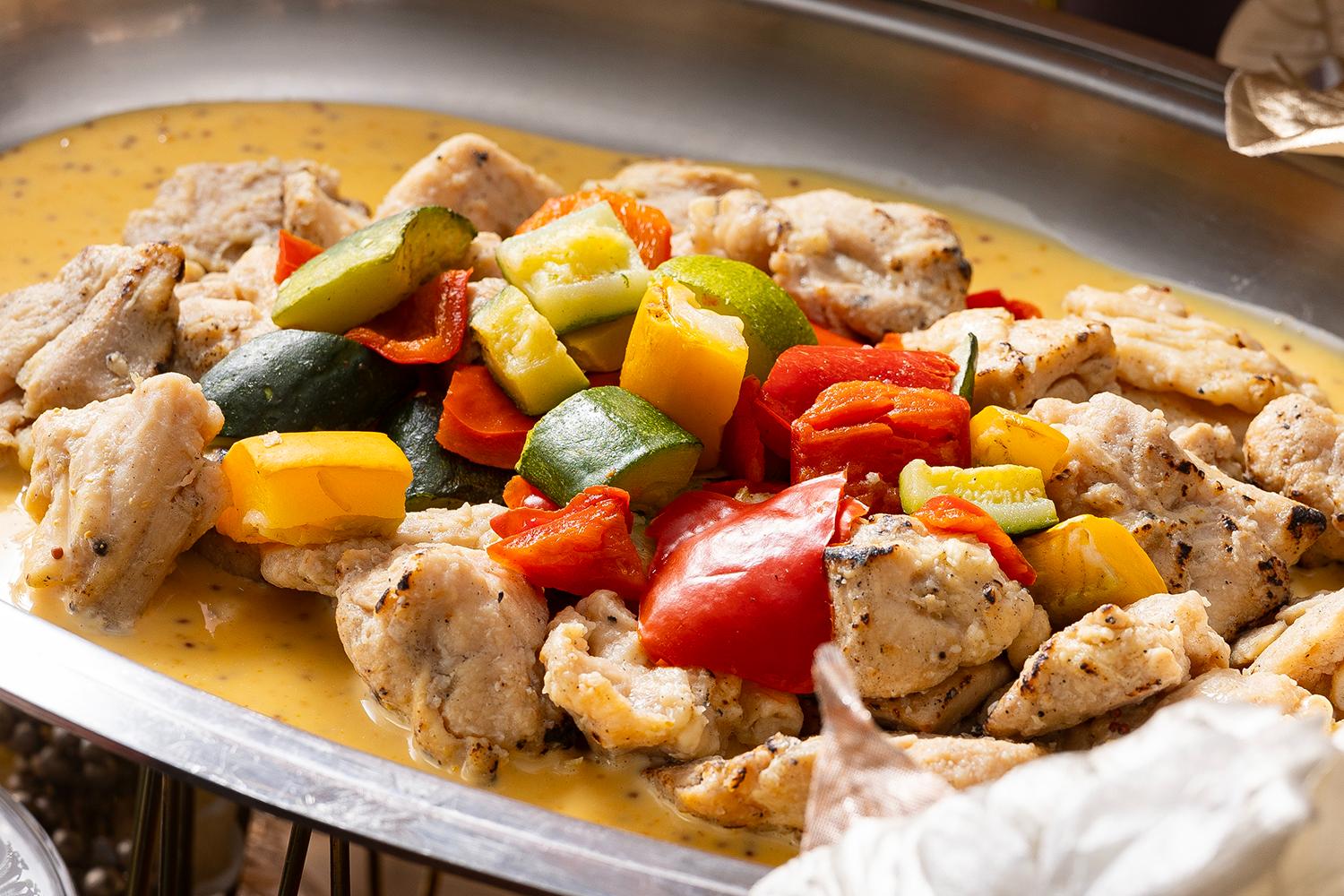 鶏もも肉のグリルハニーマスタードソース（温製）