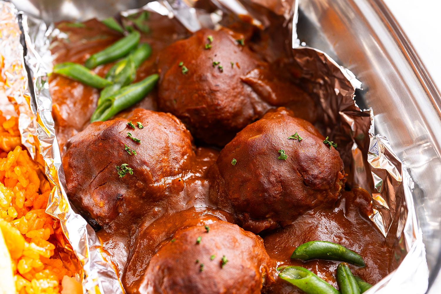 ・淡路牛ハンバーグ　熟成デミグラスソース