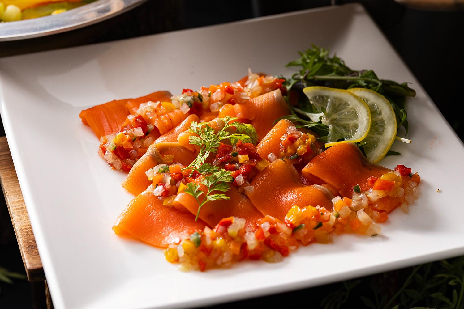 スモークサーモンのカルパッチョ