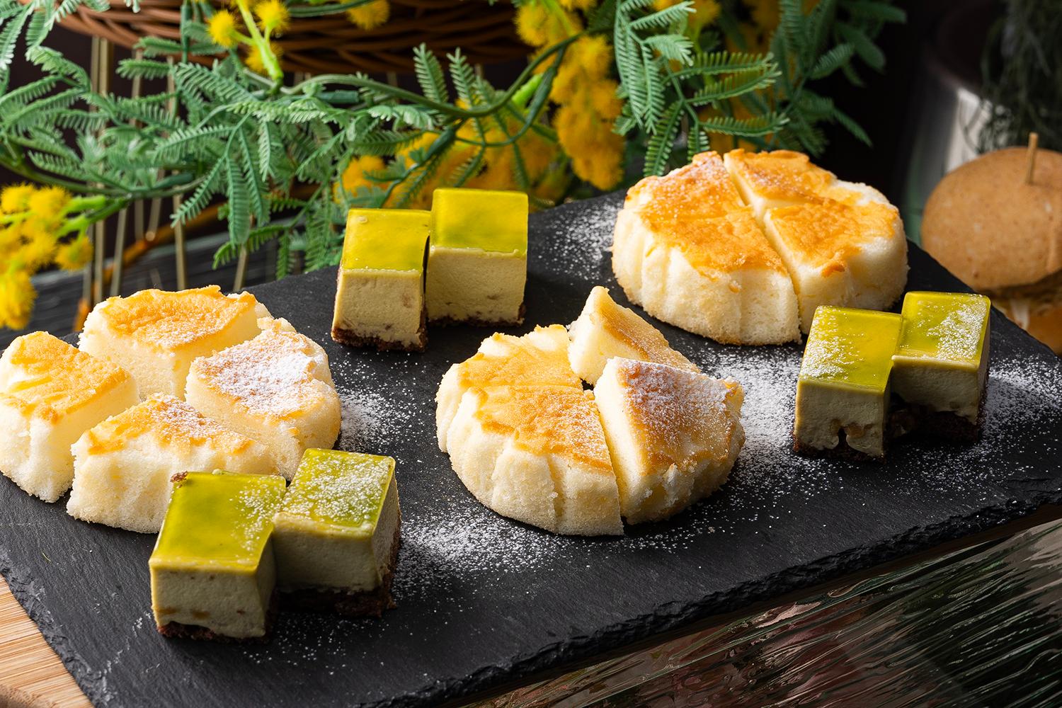 白いチーズケーキ、季節のケーキ