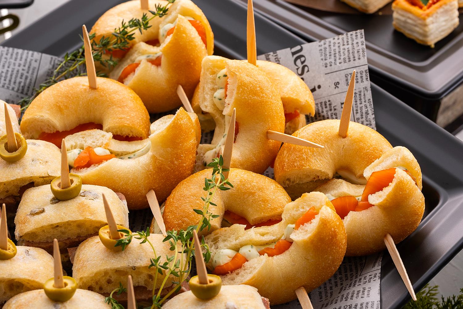 スモークサーモンのベーグルサンド