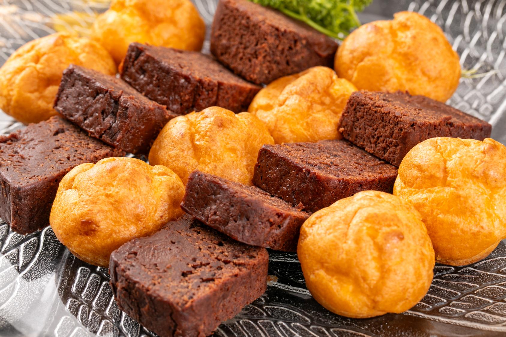 本日のデザート(季節により異なります。チーズケーキやプリン、プチシュークリーム)