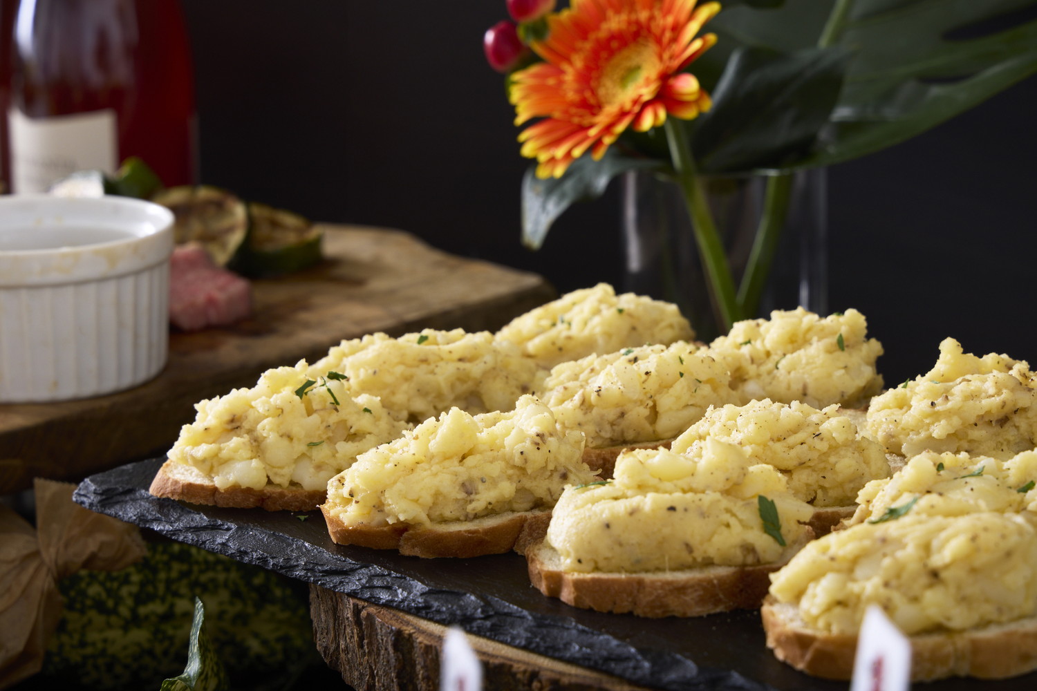 フォアグラのテリーヌとブリオッシュ