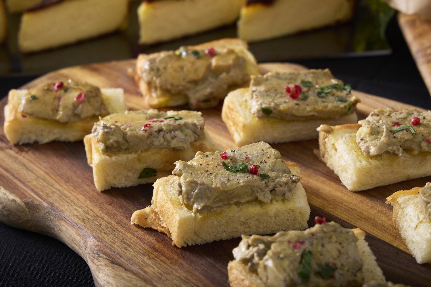 トリュフ香るポテトサラダのブルスケッタ