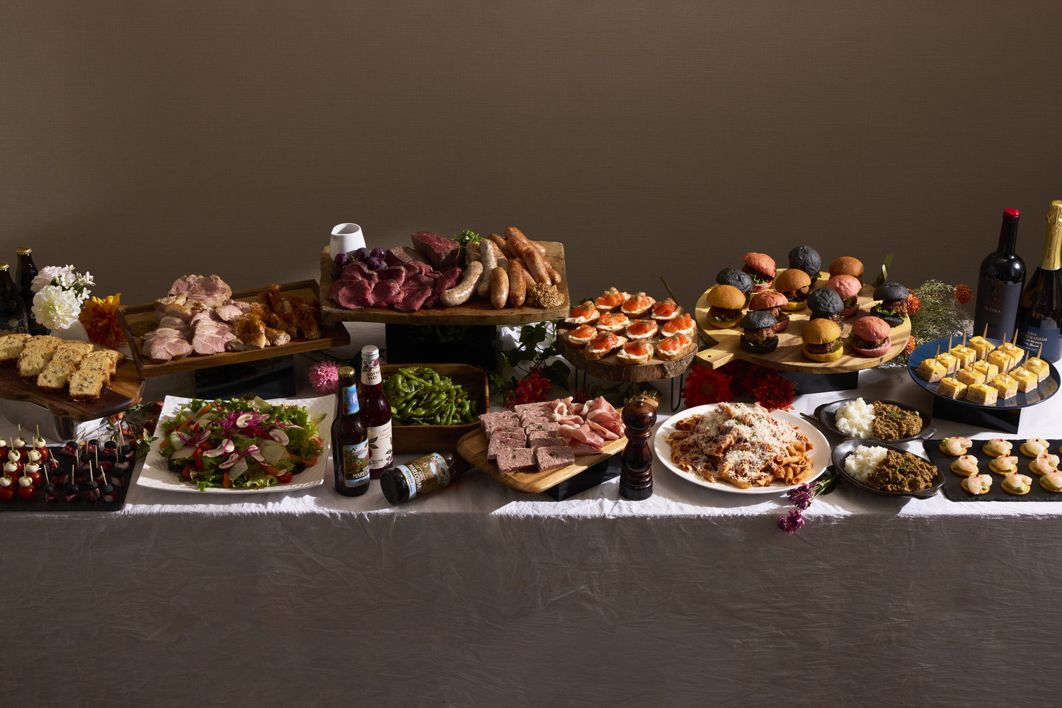 全体イメージ　写真内ハモンセラーノはオプションとなります