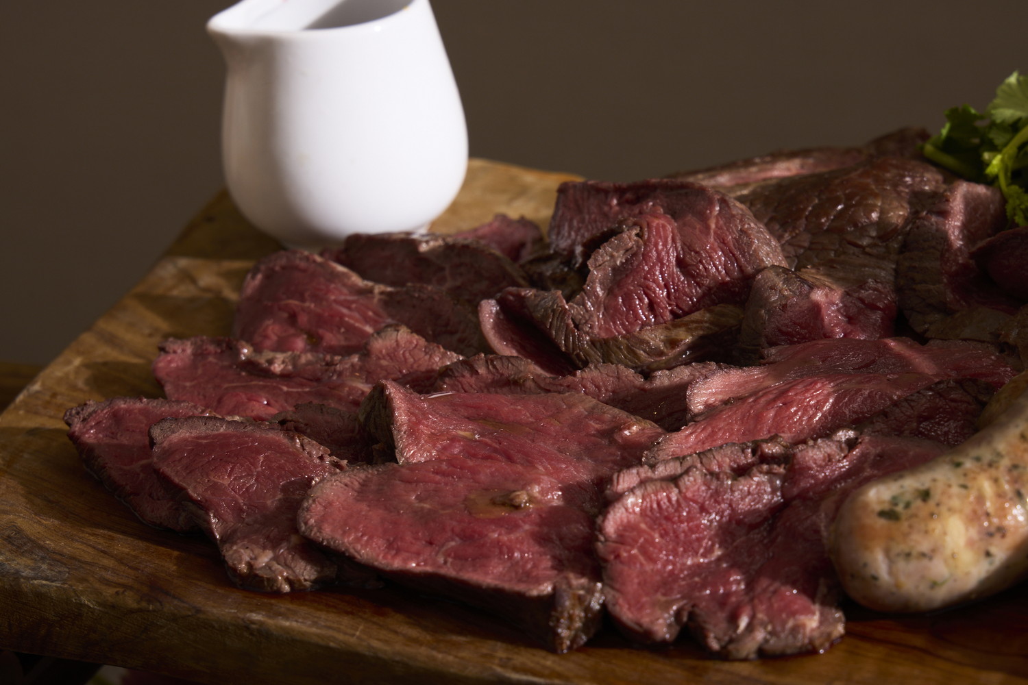 リブロースステーキ トリュフ香る赤ワインソース