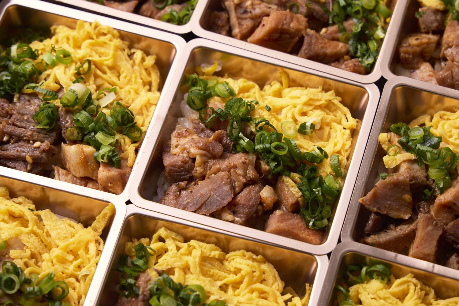 黒胡椒香るローストビーフのミニ丼