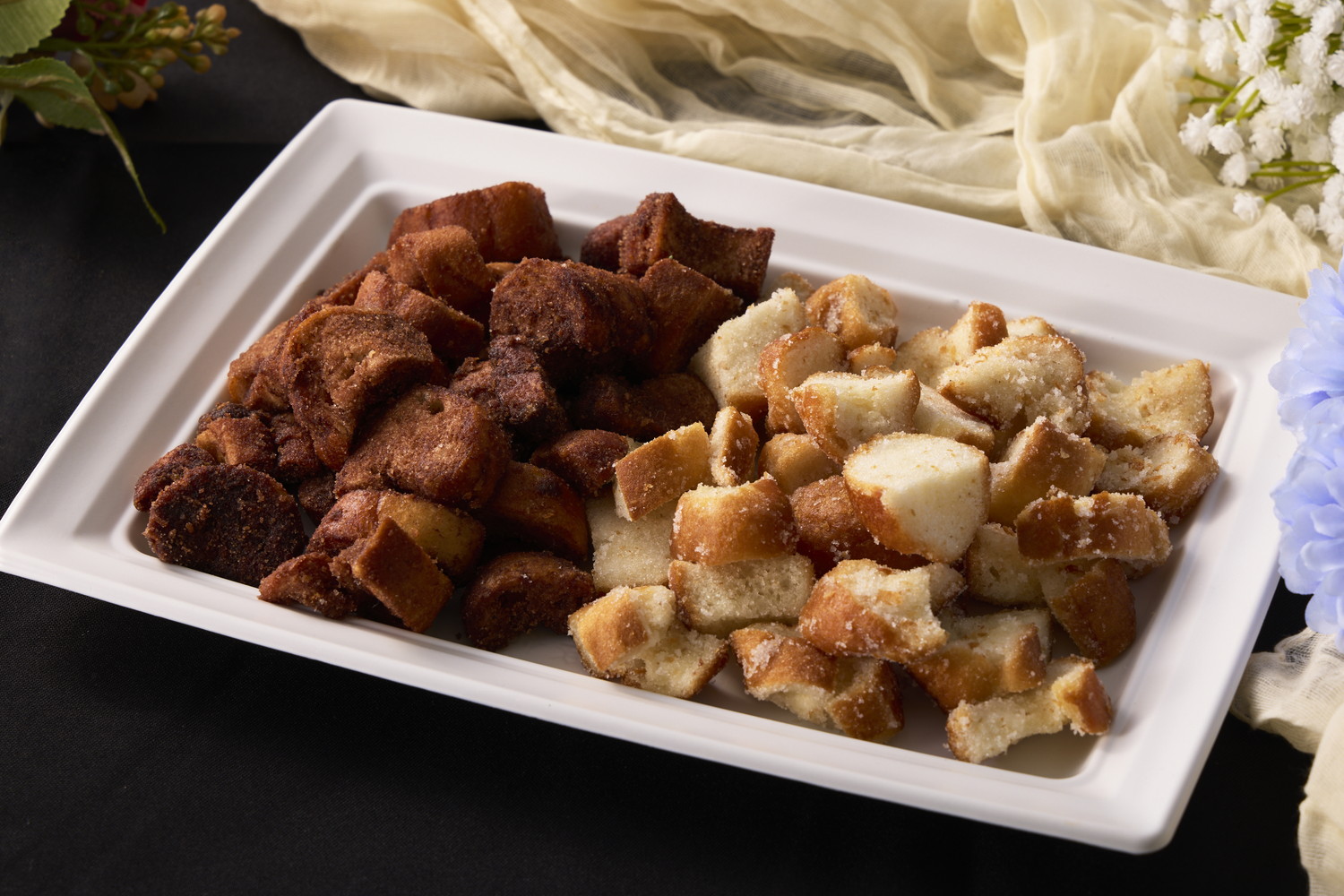 揚げパンのココア&シュガーの2種盛り