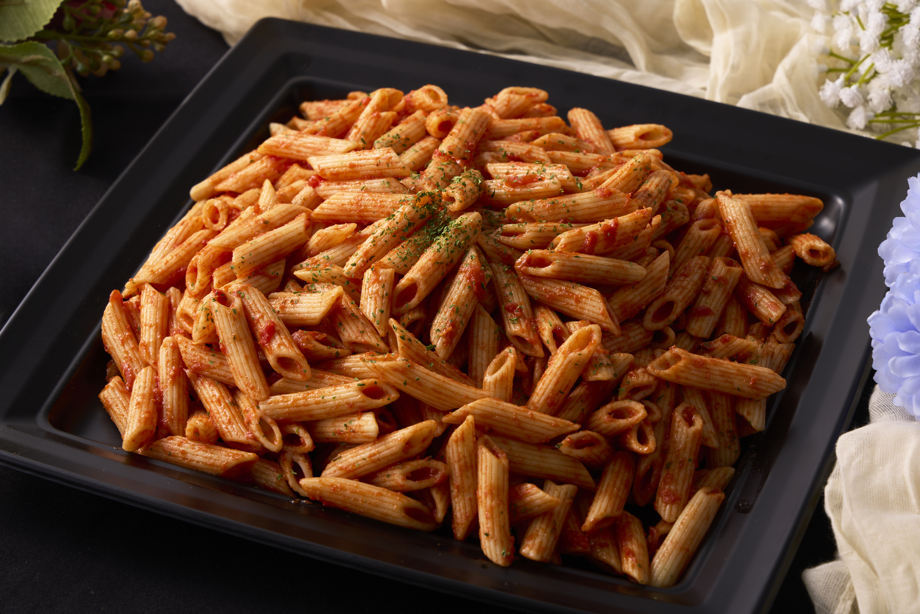 トマトソースペンネ※実際は使い捨てでない容器でご提供