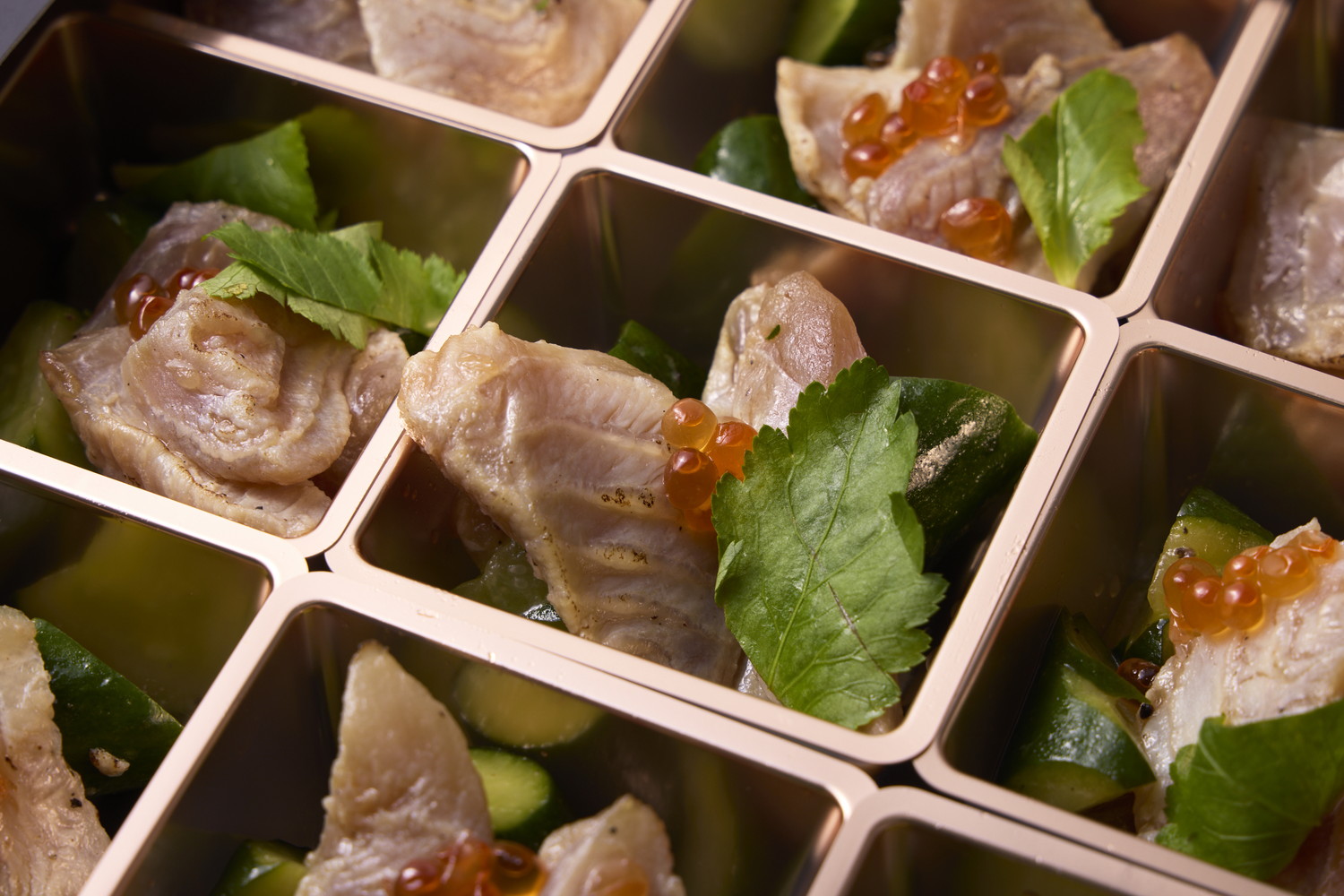 希少部位「本鮪ツノトロ」炙り　トリュフマリネ