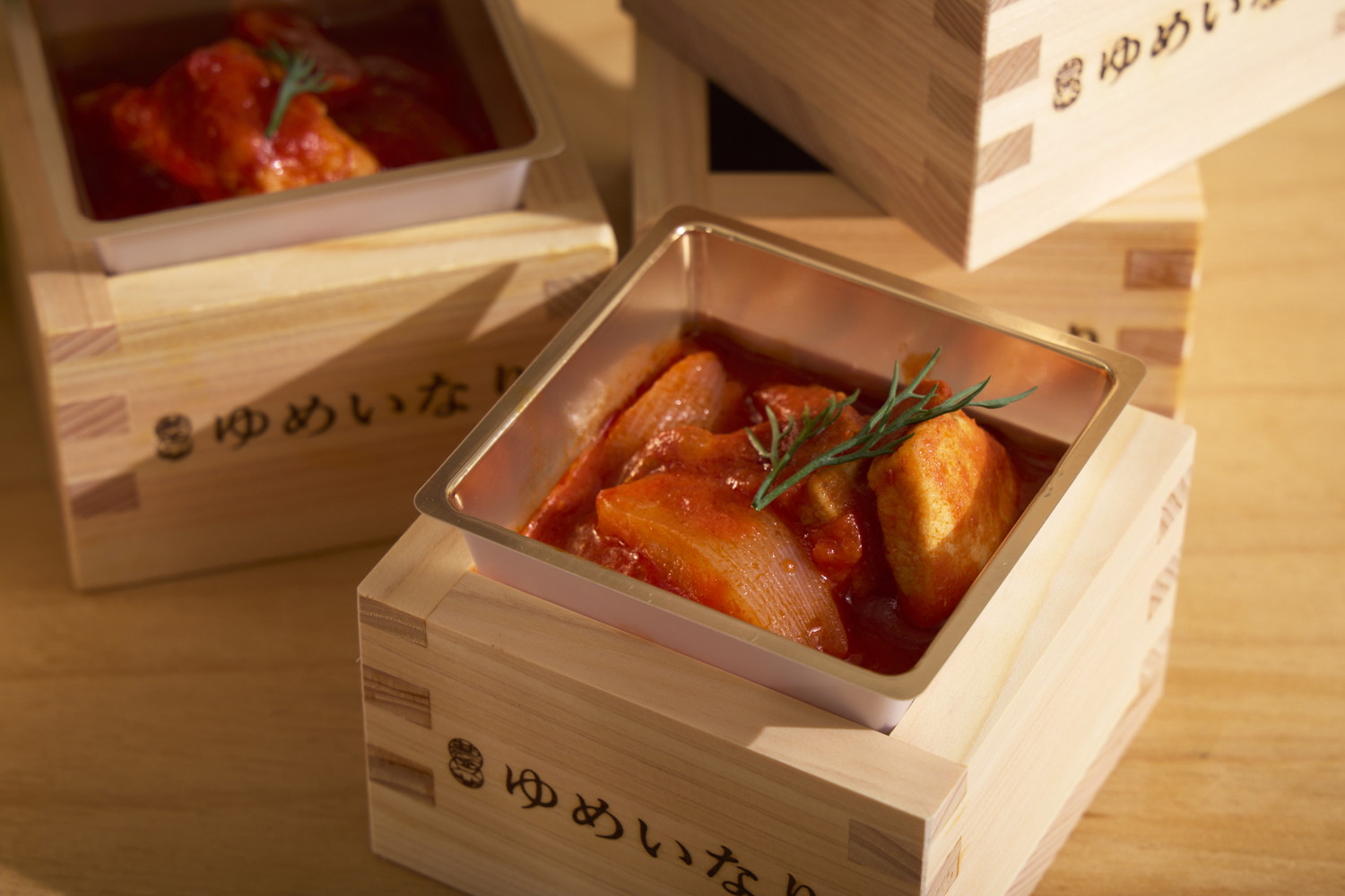 出汁の旨み広がる 鶏肉の和風トマト煮込み