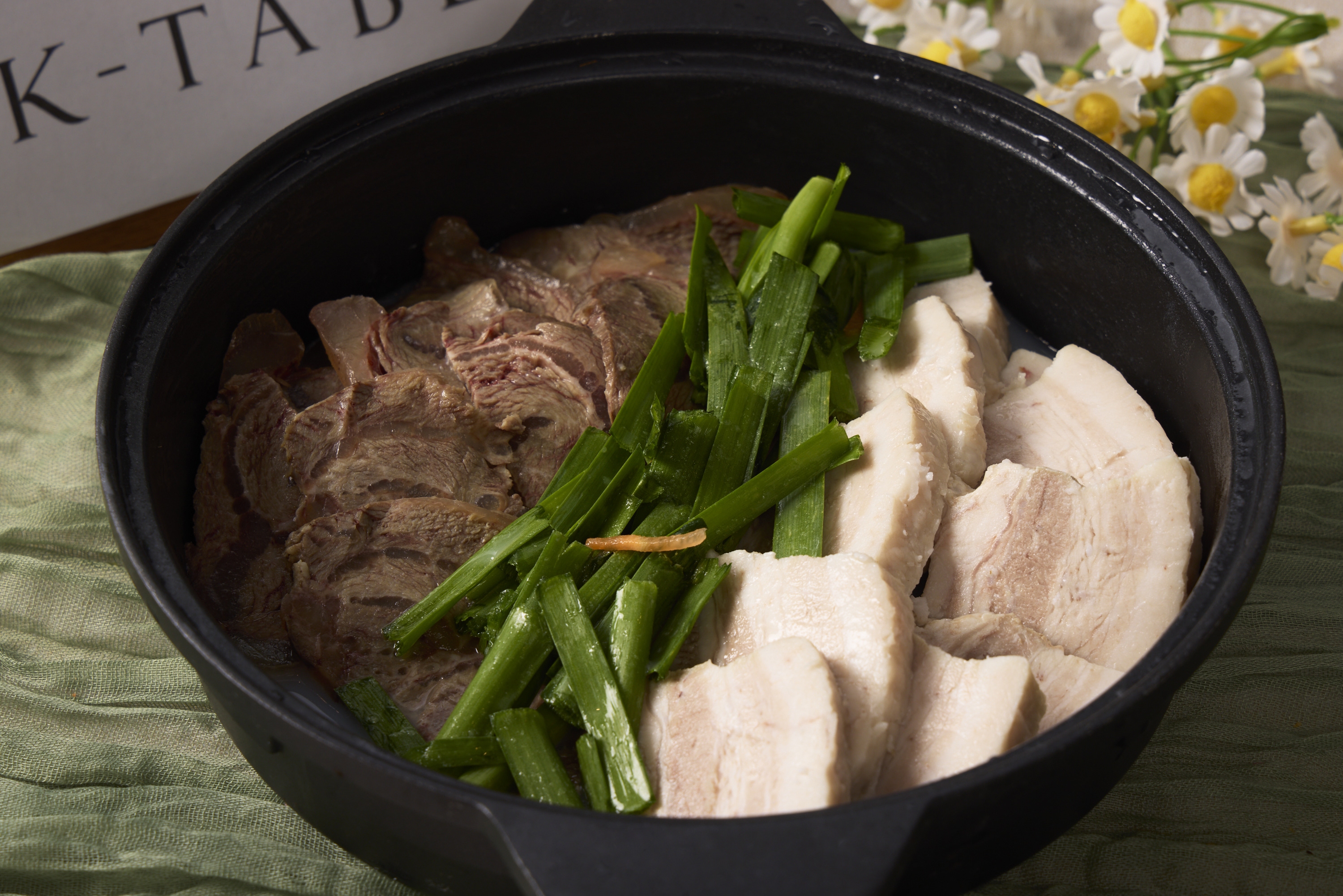 ⑨頬肉の柔らか煮とポッサム盛り合わせ【温製料理】