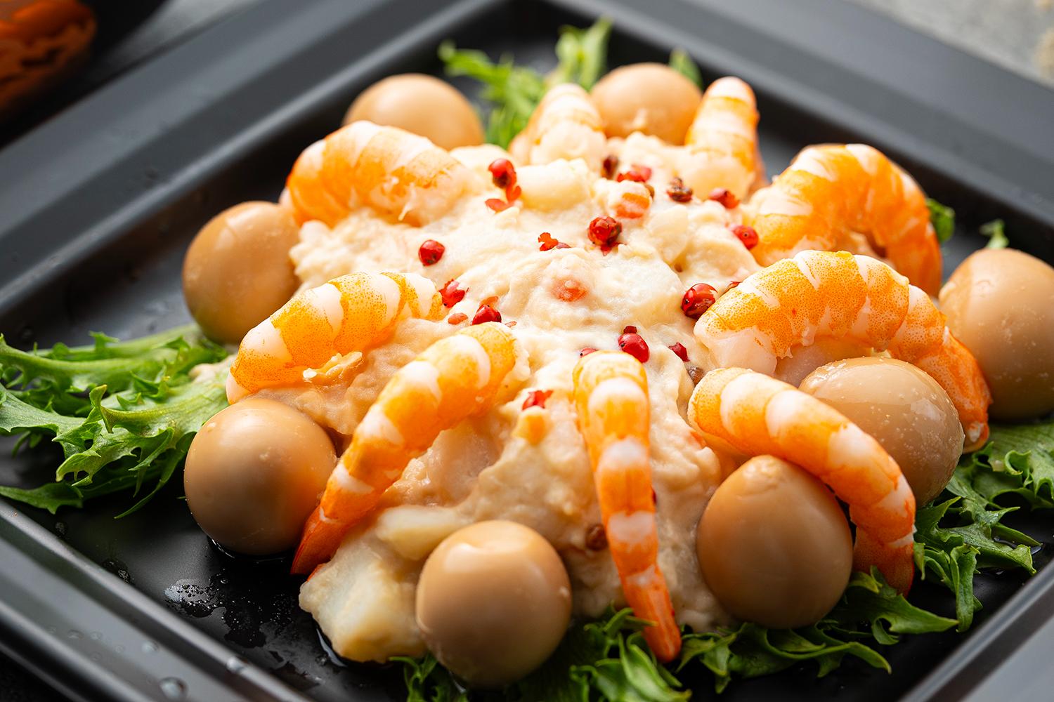 海老とうずら卵の燻製薫るポテトサラダ